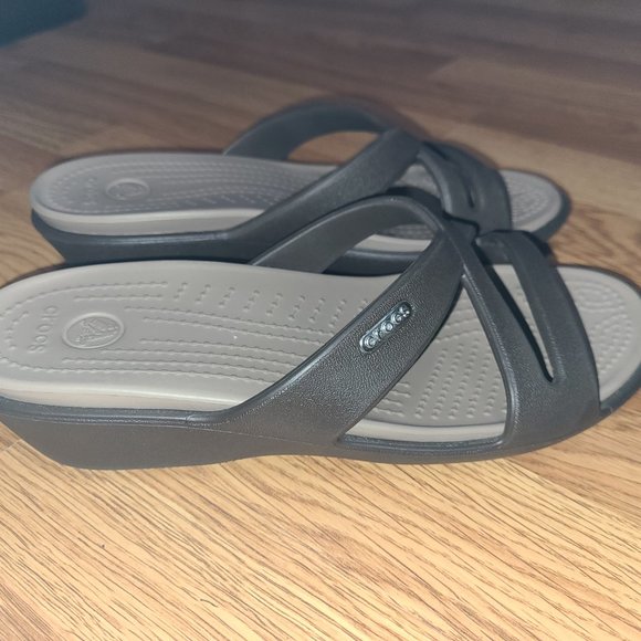 CROCS Patricia Wedge Sandal Size 7 | Crocs patricia, Wedge sandals, Sandals